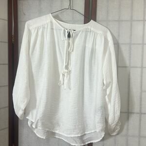 NO.6 STORE WHITE‎ BIG KEYHOLE FRONT WITH BOW BLOUSE SIZE 2